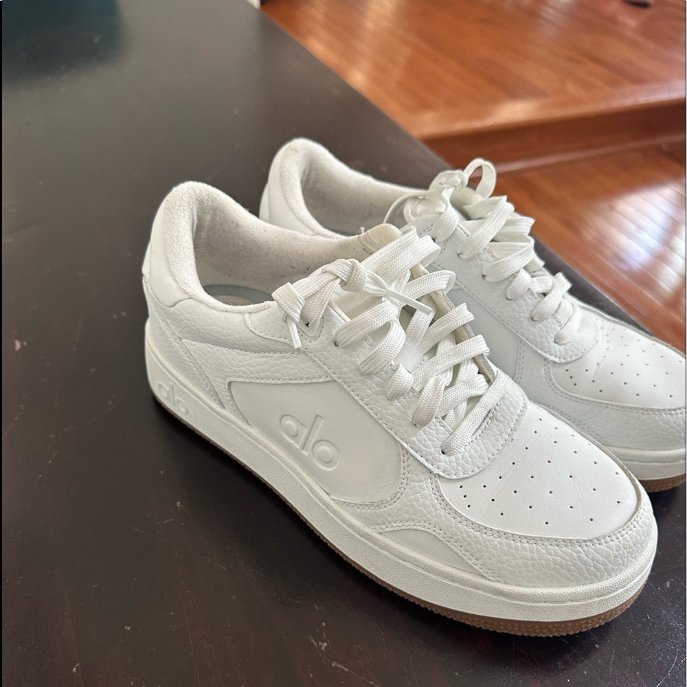 COPY - Alo yoga recovery sneaker
